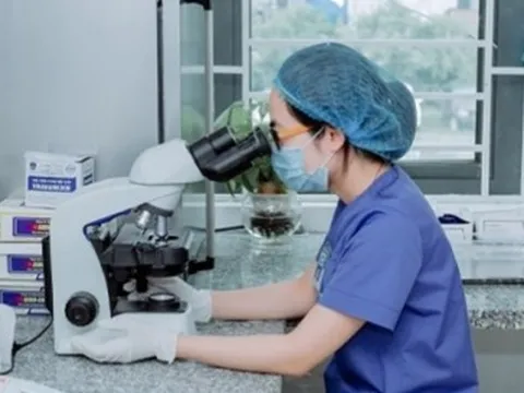 Sau biến cố đau lòng, bà mẹ U60 quyết sinh con ở tuổi mãn kinh