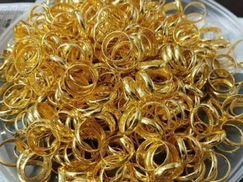 Người giữ vàng nhẫn lãi to