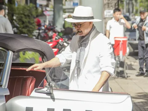 Bên trong Mercedes-Benz 190 SL của ông Đặng Lê Nguyên Vũ: Nhiều chi tiết được phục chế, có thiết bị chuyên đựng cà phê