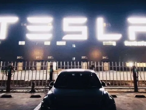 Tesla lại giảm giá xe tại Trung Quốc