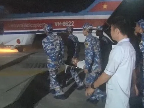 Trực thăng EC-225 đưa ngư dân bị giảm áp từ đảo về đất liền điều trị