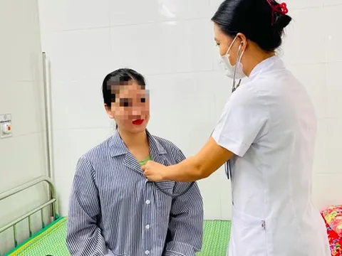 Cô gái 29 tuổi có gan tổn thương lỗ chỗ: "Tôi sợ rồi, không dám ăn rau sống nữa!"