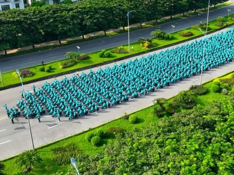 'Xe ôm điện' - Xanh SM Bike của tỷ phú Phạm Nhật Vượng chính thức vận hành, phủ 6.000 xe, có dịch vụ đưa đón học sinh