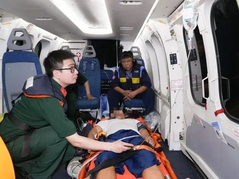 Lặn sâu 30 m, ngư dân nguy kịch, được trực thăng đưa vào đất liền cấp cứu