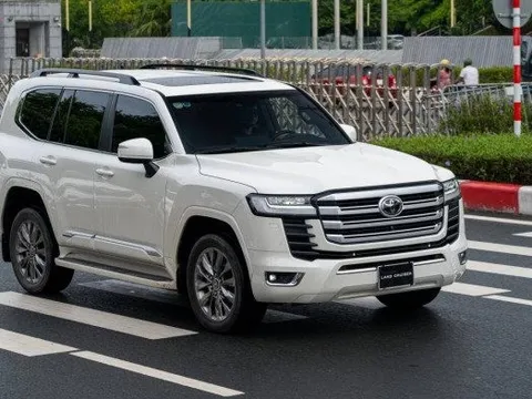 Toàn thị trường giảm giá như mưa, riêng mẫu xe này chênh giá cả trăm triệu vẫn đạt doanh số cao nhất từ trước đến nay