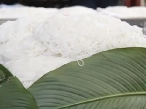 Giá gạo leo thang, chủ xưởng bún phở còng lưng gánh lỗ