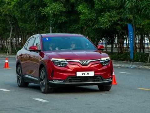 Giữa loạt tin mừng của VinFast, đối tác ruột vừa giới thiệu loại pin “bom tấn” của ngành xe điện: Đi 400km chỉ với 10 phút sạc, sẽ xuất xưởng vào đầu năm tới