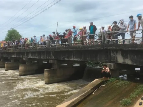 Người mẹ 25 tuổi ở Quảng Bình nhảy xuống sông Dinh tự tử