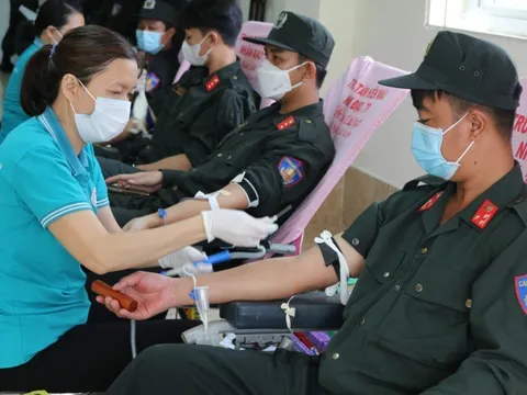 Hình ảnh ý nghĩa của Trung đoàn CSCĐ Đông Nam TP HCM ngày 19-8