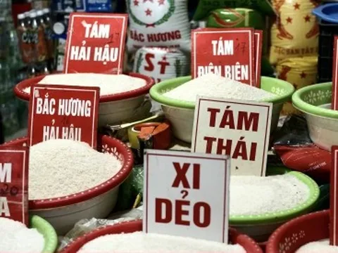 Giá gạo xuất khẩu Việt Nam vượt Thái Lan, giá bán lẻ trong nước tăng thêm 1.200 đồng/kg