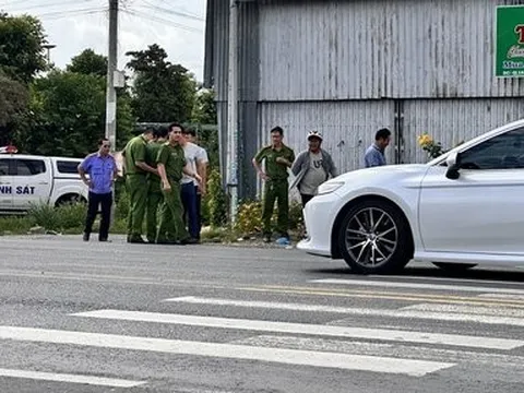 Bình Thuận: Nam thanh niên đi xe máy chặn đầu ôtô, đâm 1 người tử vong