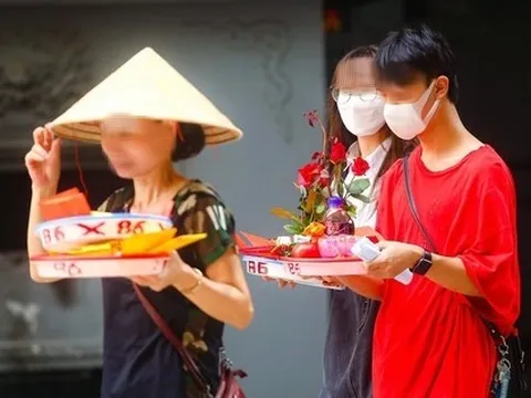 Nam thanh nữ tú rủ nhau đi chùa Hà ngày Thất Tịch