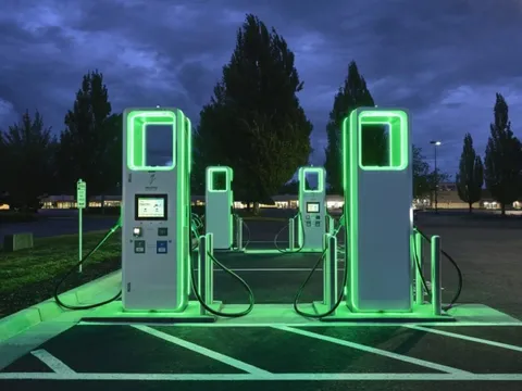 Mỹ ‘điên cuồng’ với xe điện: Đua xây trạm sạc ở cả sa mạc, vùng hoang vu hy vọng bán ‘dịch vụ đi kèm’
