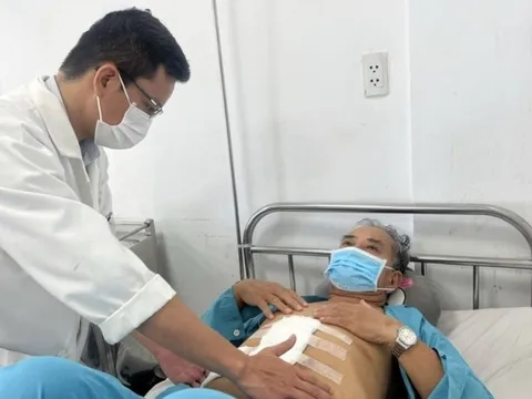 Phẫu thuật cắt gan cho bệnh nhân mắc ung thư gan, suy tim nặng