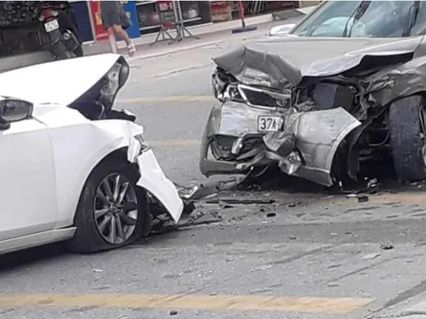 Đằng sau những bức ảnh TNGT: Mazda3 đọ độ cứng cùng đối thủ KIA Forte