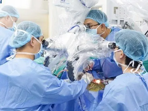 Cứu người đàn ông 4 năm chỉ dám húp cháo