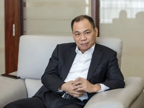 Dù cổ phiếu VinFast tăng, Forbes giảm tài sản ông Phạm Nhật Vượng từ 43 tỷ xuống 32 tỷ USD chỉ sau 1 đêm do cổ phiếu quá cô đặc