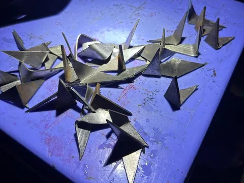 Đinh "khủng" trên đường ở Bình Dương do nhóm đối tượng nghi trộm chó thực hiện