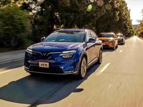 Cổ phiếu VinFast chịu áp lực bán mạnh sau khi tăng vọt 40% ngay đầu ngày, vốn hoá giằng co tại cột mốc 100 tỷ USD