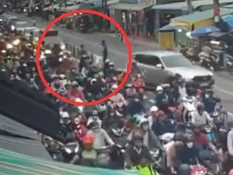 Đồng Nai: Nhóm  người đi mô tô chạy ngược chiều ở phà Cát Lái là ai?