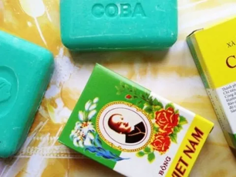 Xà bông Cô Ba từng đánh bại hàng nhập khẩu, thâu tóm thị trường Đông Dương, nay tồn tại "lay lắt", có giá 70.000đ/10 bánh trên Shopee