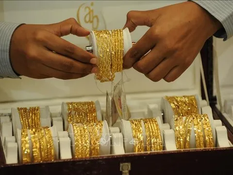 Giá vàng thế giới tăng mạnh sau 4 tuần giảm liên tiếp