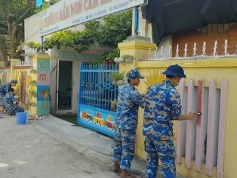 Trạm ra đa 570 tổ chức hoạt động “Nâng bước em đến trường”