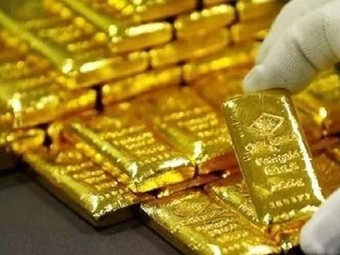Giá vàng tăng bất chấp USD mạnh, nhà đầu tư có nên rót tiền vào vàng thời điểm này?