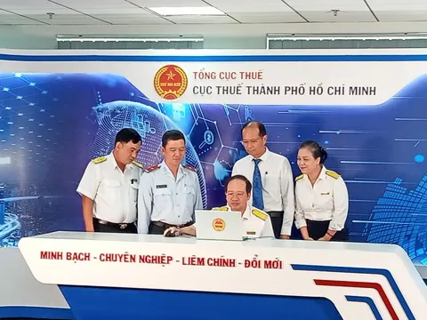 Nhiều tiệm thuốc tây ở TP HCM trúng thưởng quay số hóa đơn