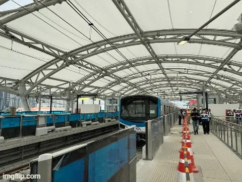 Sáng nay, tàu metro chạy một mạch từ ga Bến Thành đến ga Suối Tiên