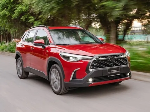 'Cả làng' giảm giá ầm ầm, Toyota Corolla Cross bản tiêu chuẩn bất ngờ tăng nhẹ