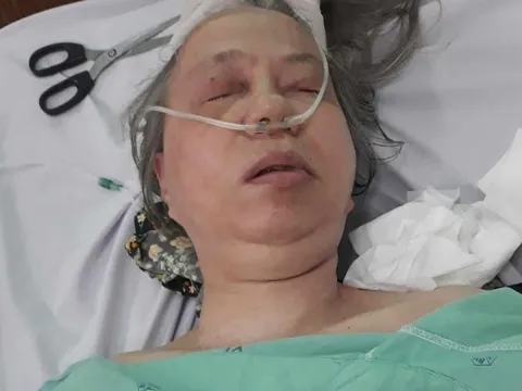 TP HCM: Bác sĩ tìm người thân cho 1 phụ nữ bất tỉnh giữa đường