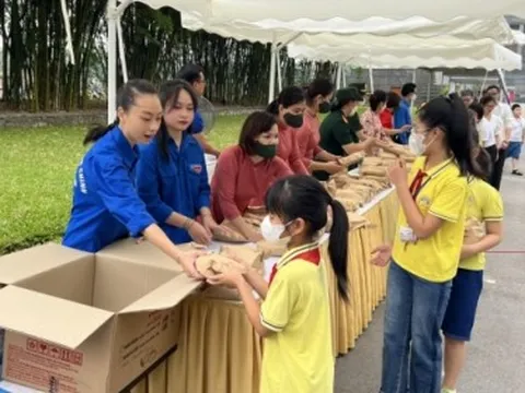 Hà Nội miễn phí xe buýt 2 tầng, phát quà cho người dân vào Lăng viếng Bác dịp 2/9