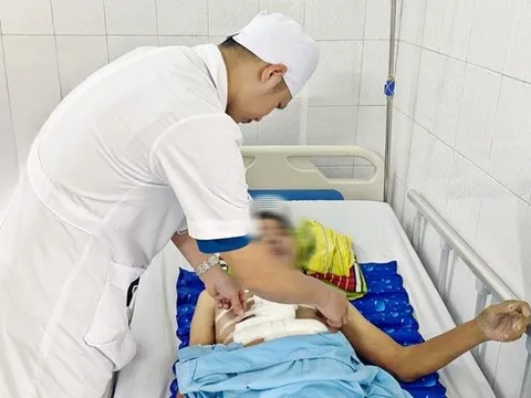 Người đàn ông bị trâu húc vỡ tim