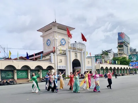 Hình ảnh trung tâm TP HCM từ sáng đến trưa 2-9