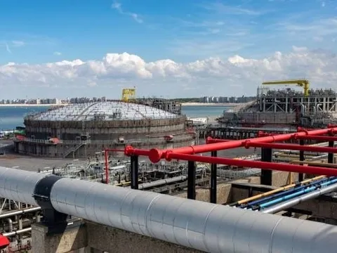 Nước đi 'vào lòng đất' của EU: cấm khí đốt nhưng nhiệt tình nhập khẩu LNG của Nga - quan chức thừa nhận chưa thể 'cai nghiện'