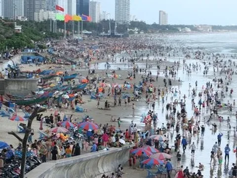 Biển Vũng Tàu nhộn nhịp ngày đầu kỳ nghỉ lễ 2/9, đón 32.000 lượt khách