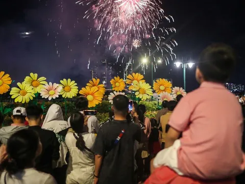 Mãn nhãn với màn pháo hoa mừng Quốc khánh 2-9