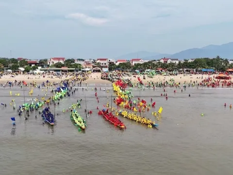 Quảng Bình: Sôi động lễ hội đua thuyền mừng Tết Độc lập