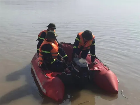 Để lại xe máy trên cầu, nam thanh niên “mất tích”