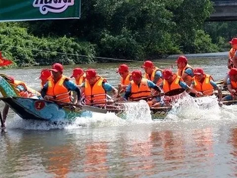 Hà Tĩnh: Náo nức lễ hội đua thuyền trên sông Rào Cái