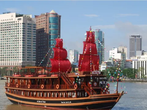 Ông chủ Indochina Junk: Lập đội thuyền buồm bằng đam mê, 2 lần suýt phá sản và lối thoát từ tour ngắm hoàng hôn trên sông Sài Gòn