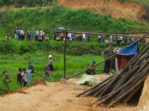 Phát hiện hai vợ chồng tử vong bất thường tại đường lên đồi