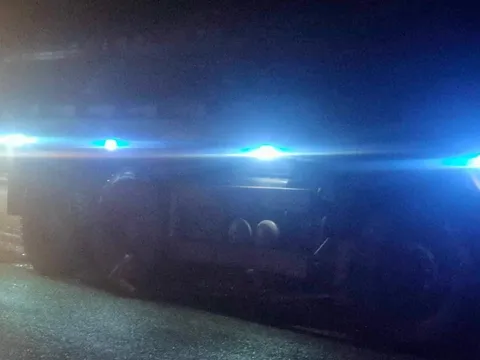 CLIP: Người đàn ông bất ngờ lao vào đầu xe tải, tử vong tại chỗ