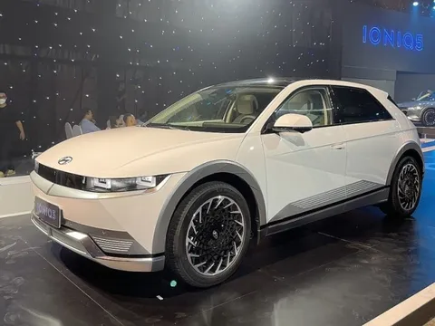 Bộ Tài chính phản hồi về đề xuất hỗ trợ 1.000 USD cho người mua ôtô điện