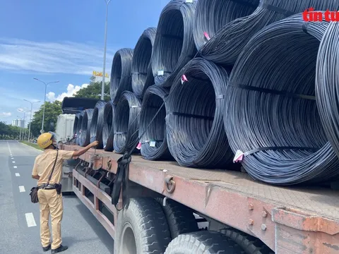 Sửa quy định ngăn xe chở cuộn thép, cọc thép chằng buộc ẩu gây tai nạn