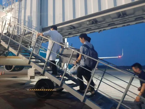Chuyến bay lùi giờ cất cánh để chờ lá gan cứu người