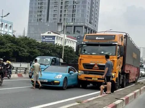 Đằng sau những bức ảnh TNGT: Porsche Panamera đọ độ cứng cùng “Hổ vồ” và cái kết được báo trước