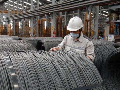 Giá thép chạm đáy 3 năm, giảm 19 lần liên tiếp nhưng chưa có dấu hiệu dừng lại