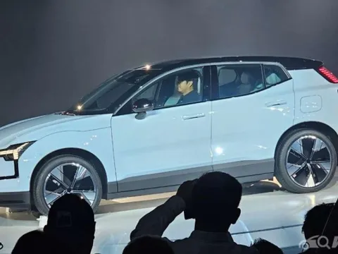 Volvo EX30 về ĐNÁ với giá quy đổi từ hơn 1 tỷ đồng: Ngang cỡ Creta, chạy 480km/sạc